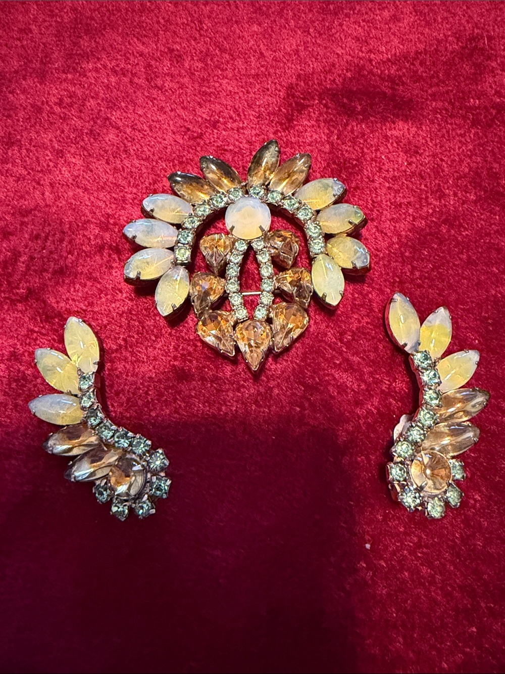 Vintage Gold-Tone Champagne Crystal Brooch and Earring Set unsigned Juliana ?